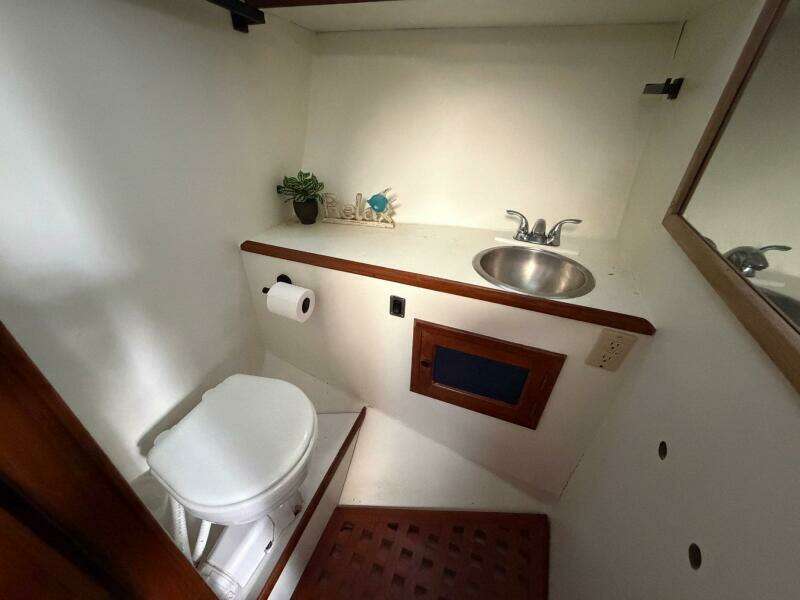 1984 Golden Star Trawler