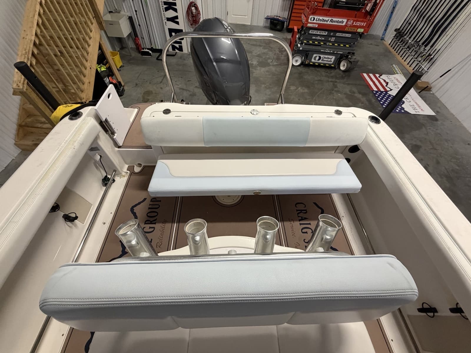 2015 Robalo R222 Center Console