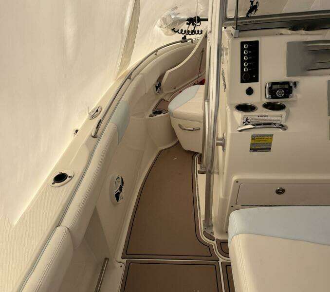 2015 Robalo R222 Center Console