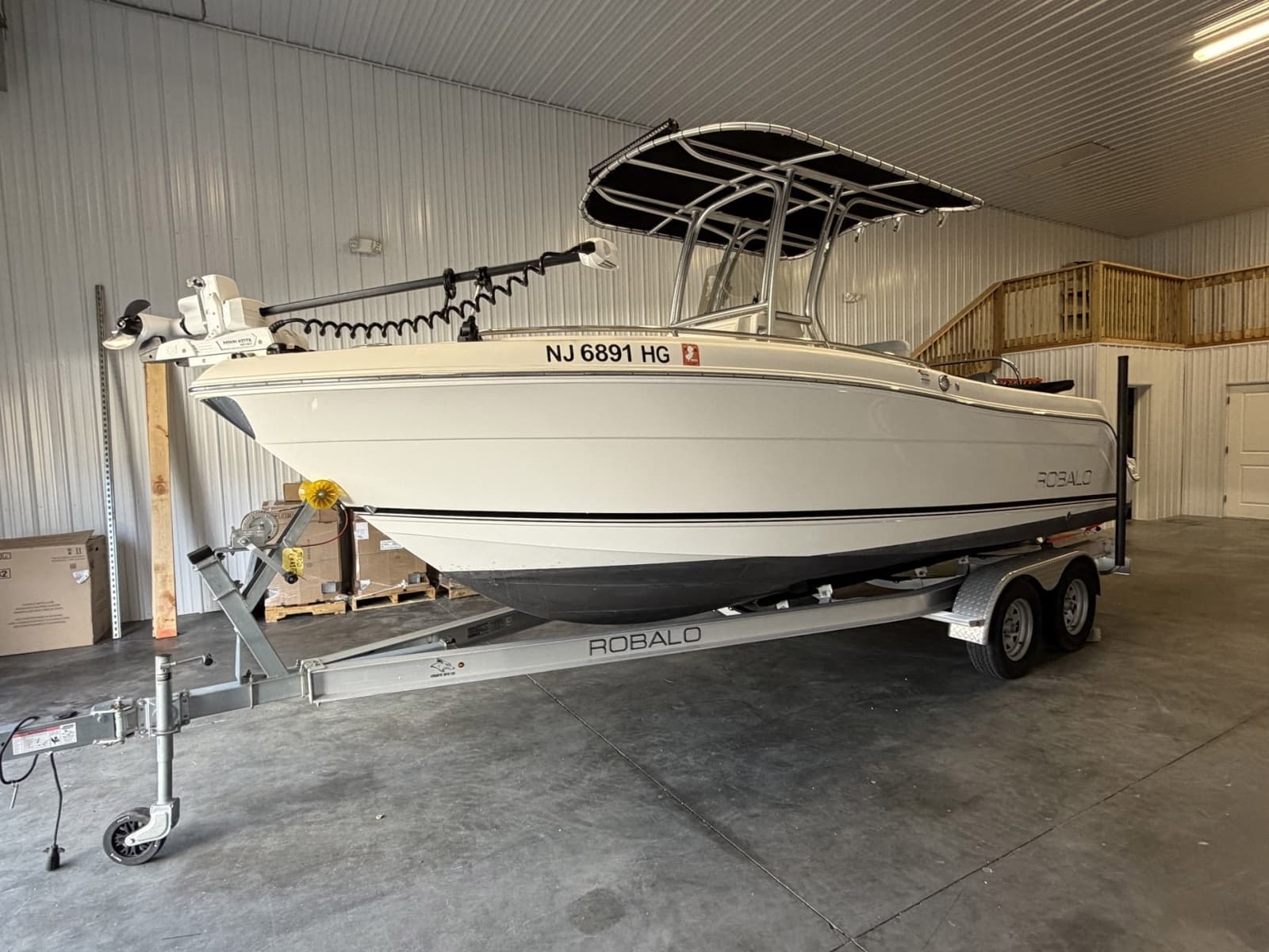 2015 Robalo R222 Center Console