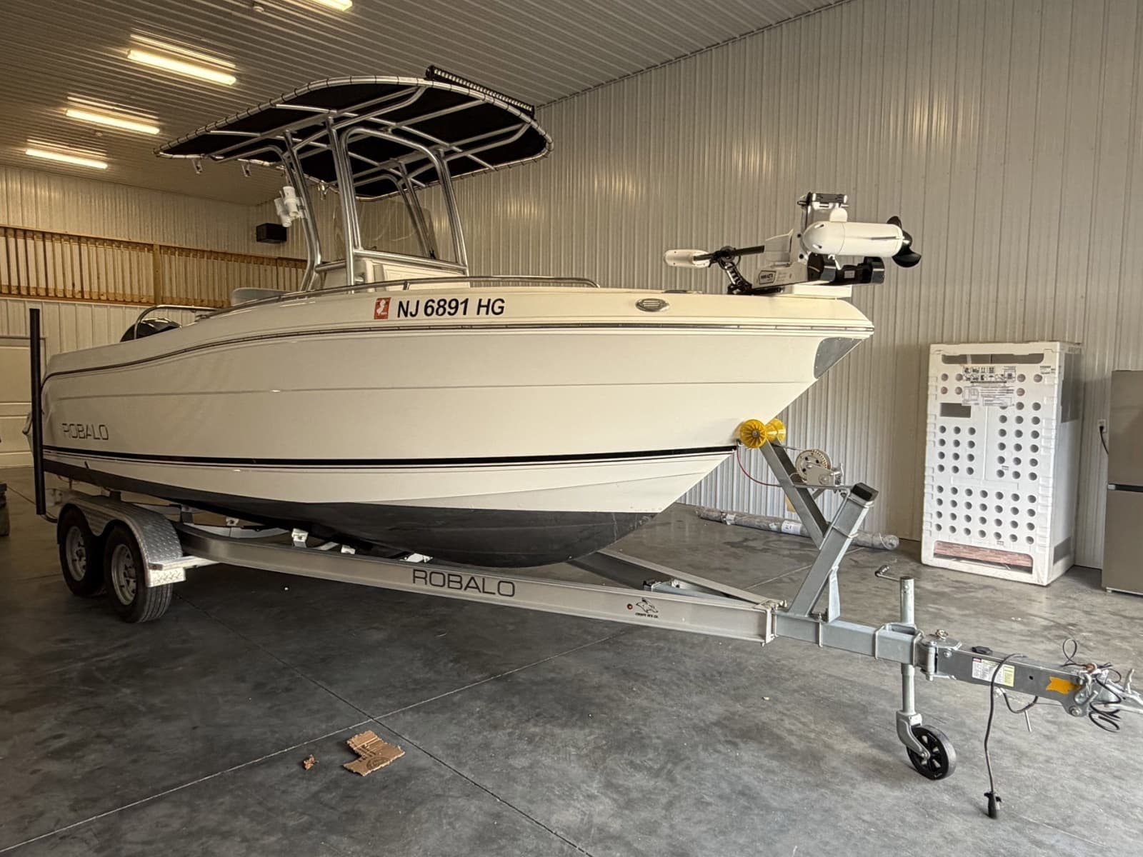 2015 Robalo R222 Center Console