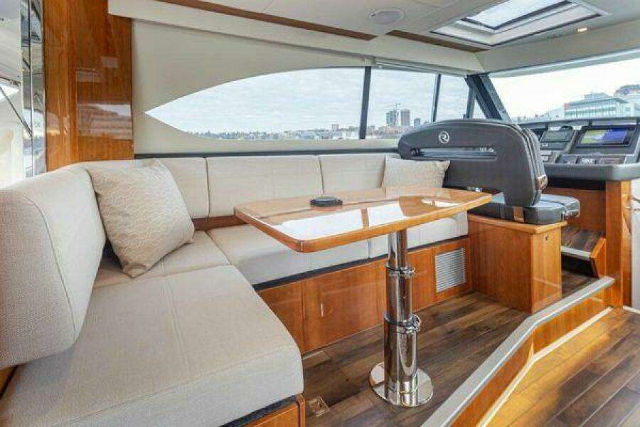 2019 Riviera 395 SUV