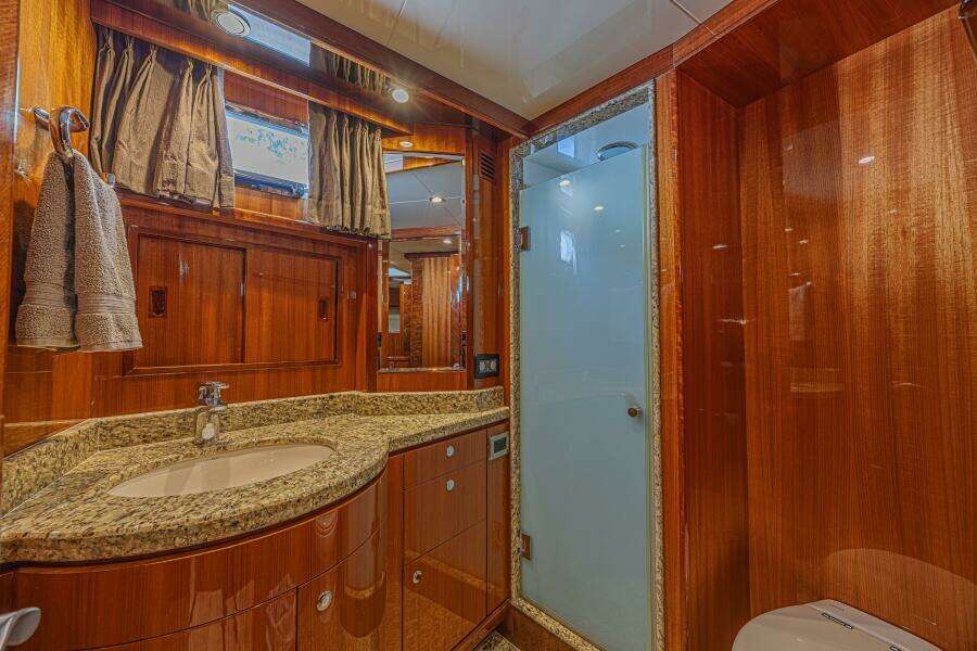 2010 Ocean Alexander 74 Motoryacht