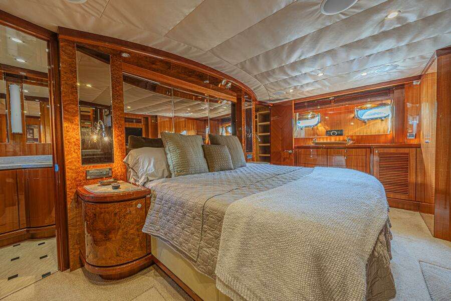 2010 Ocean Alexander 74 Motoryacht