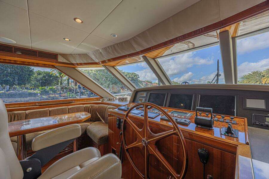 2010 Ocean Alexander 74 Motoryacht