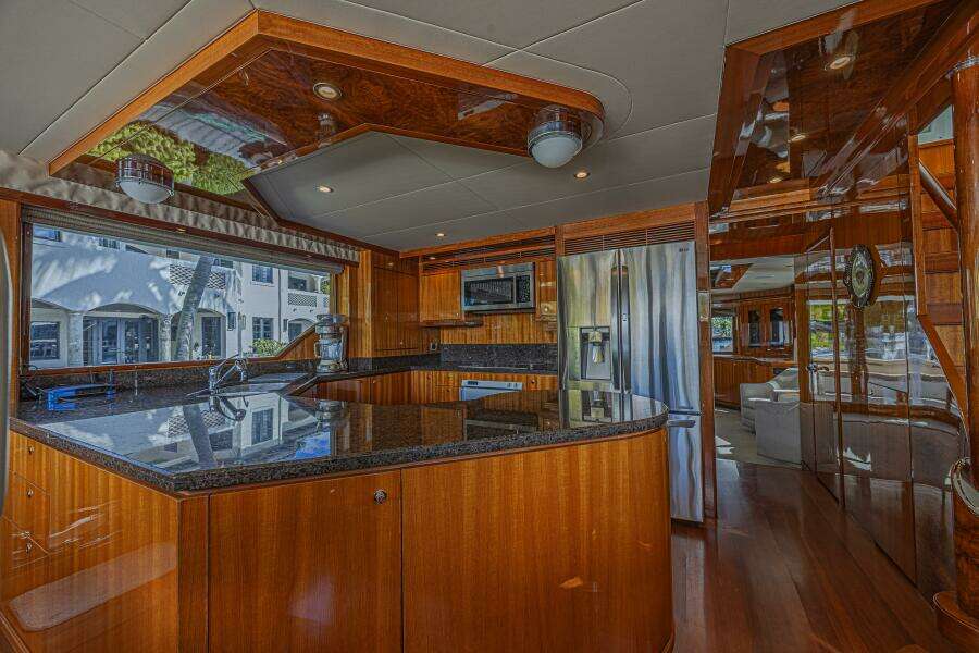 2010 Ocean Alexander 74 Motoryacht