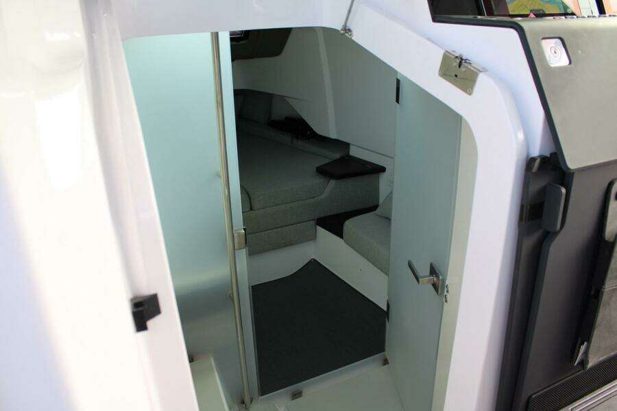 Axopar 37 - Cabin Entry 