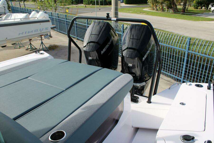 Axopar 37 - Cockpit Seating