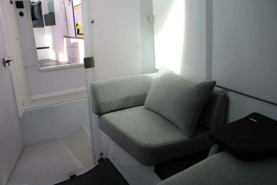 Axopar 37 - Cabin Seating