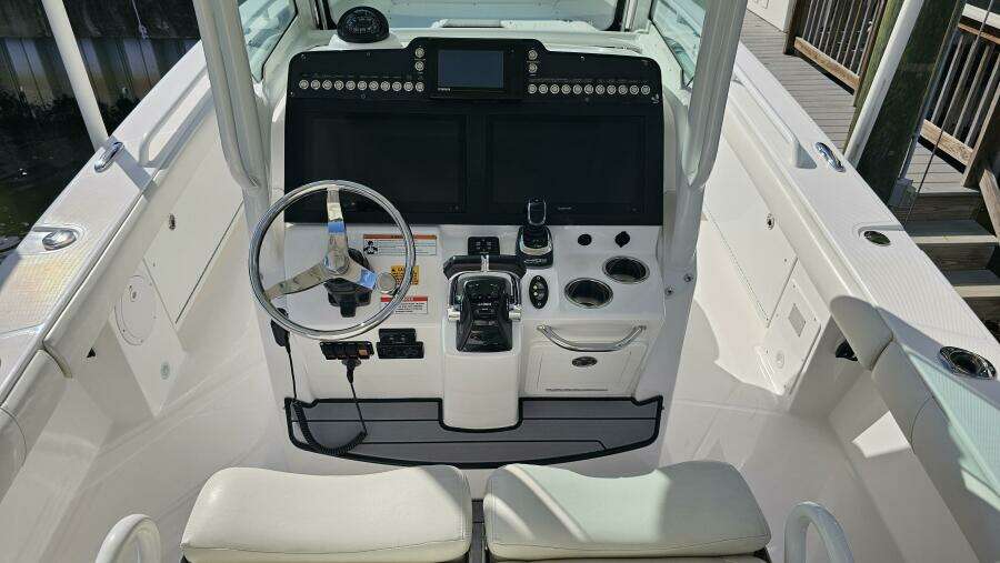 2021 Everglades 273CC