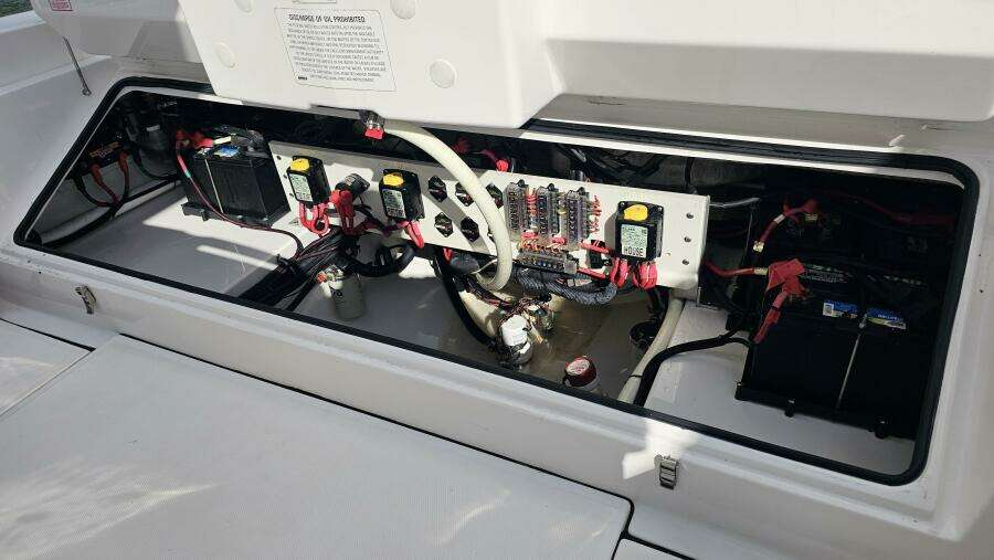 2021 Everglades 273CC