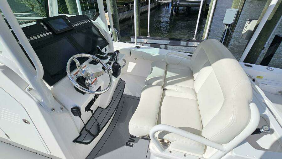 2021 Everglades 273CC