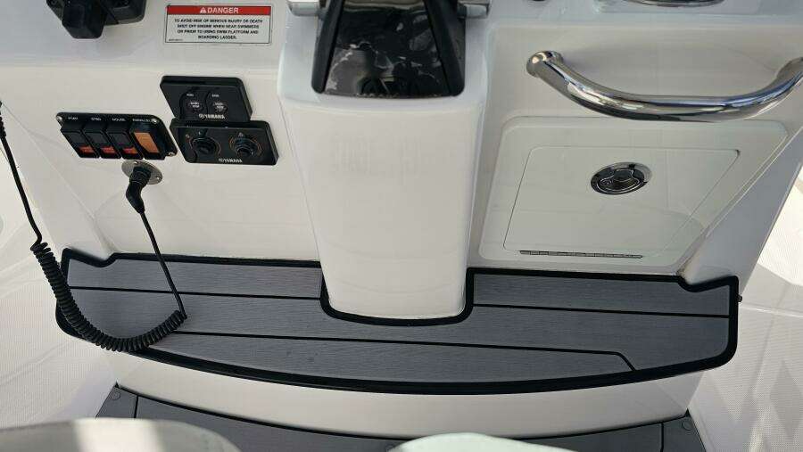 2021 Everglades 273CC