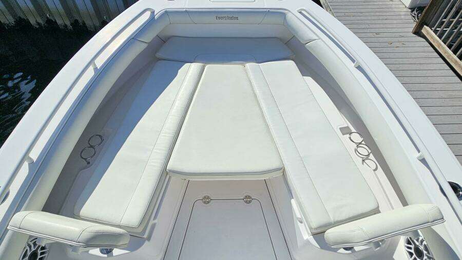 2021 Everglades 273CC