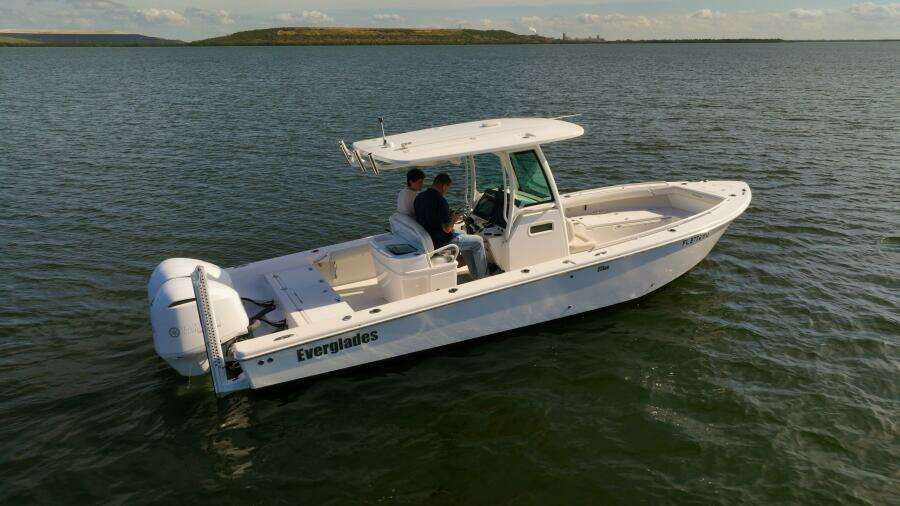 2021 Everglades 273CC