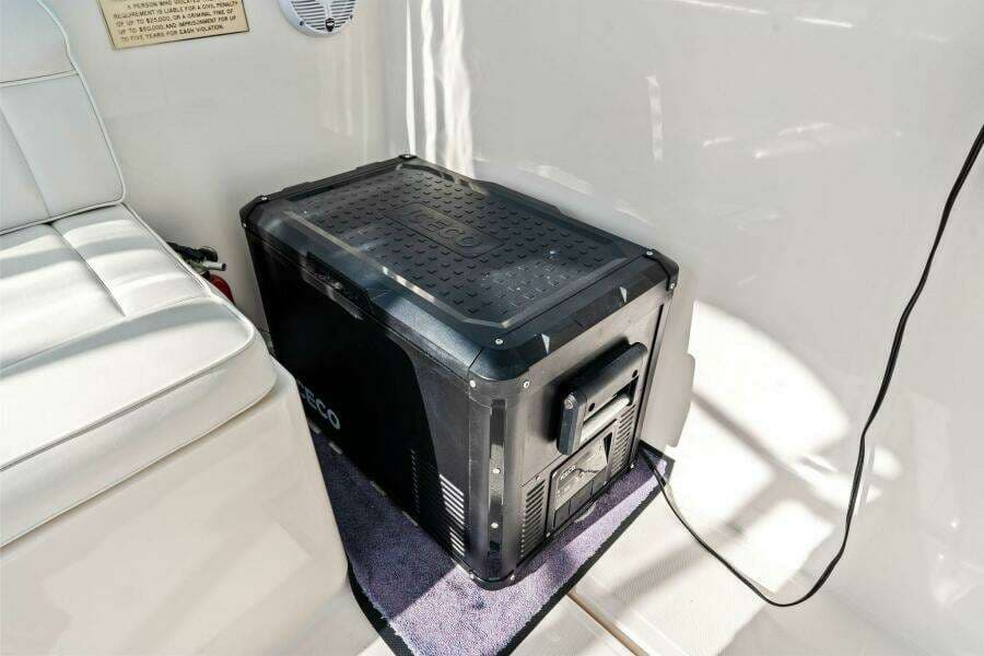 2005 40 Cabo Express - Miss B Halvin