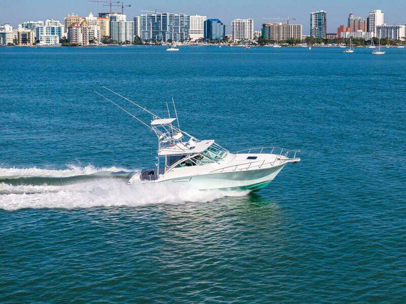 2005 40 Cabo Express - Miss B Halvin