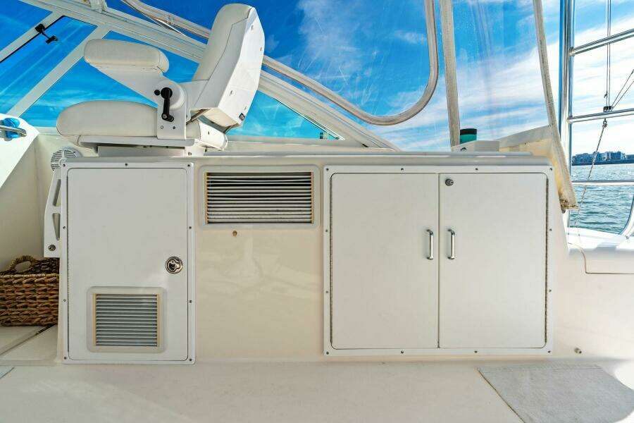 2005 40 Cabo Express - Miss B Halvin