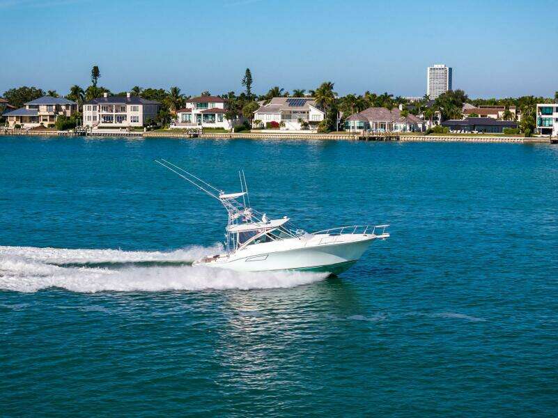 2005 40 Cabo Express - Miss B Halvin