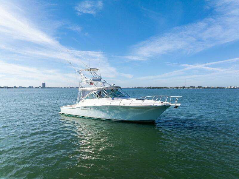 2005 40 Cabo Express - Miss B Halvin