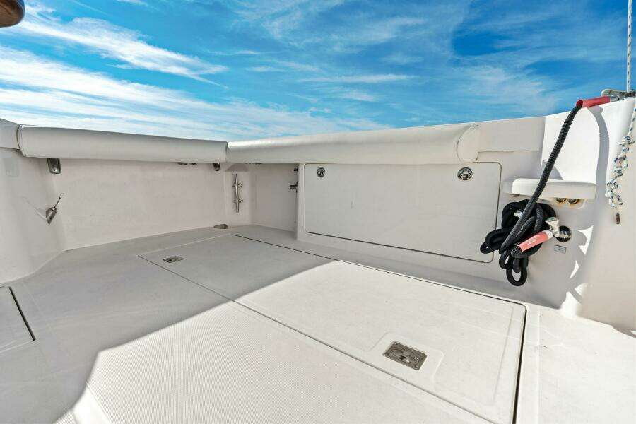 2005 40 Cabo Express - Miss B Halvin