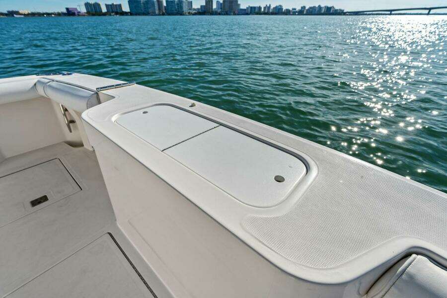 2005 40 Cabo Express - Miss B Halvin