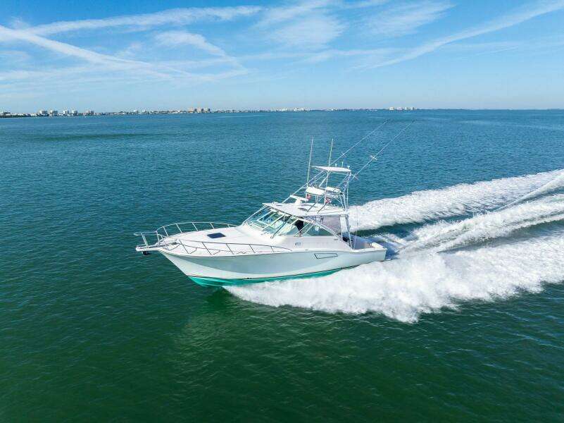 2005 40 Cabo Express - Miss B Halvin