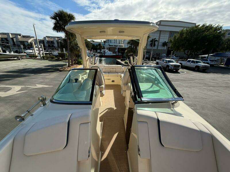 2023 Chris-Craft 28 Launch GT