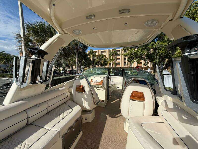 2023 Chris-Craft 28 Launch GT