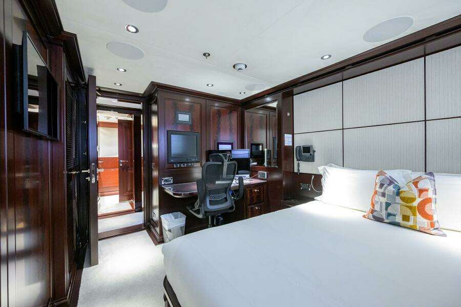 6th Stateroom/Captain Cabin