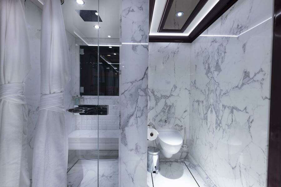 Twin Cabin Port Forward en suite 