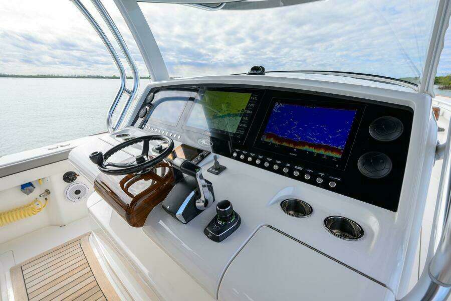 Valhalla 46 - Helm Station