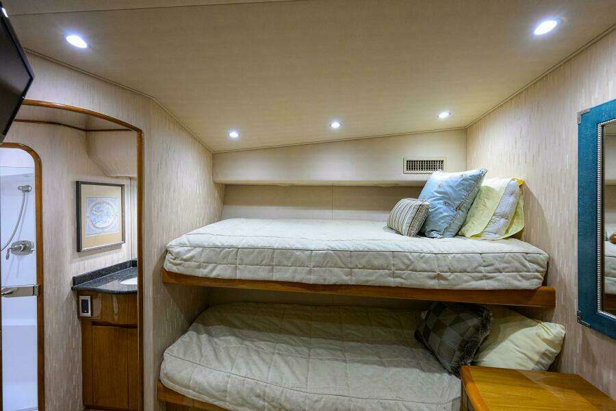 Viking 82 BLU FROG - Mid Port Guest Stateroom