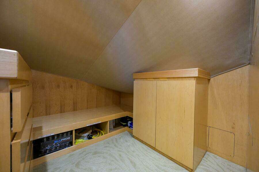 Viking 82 BLU FROG - Pantry