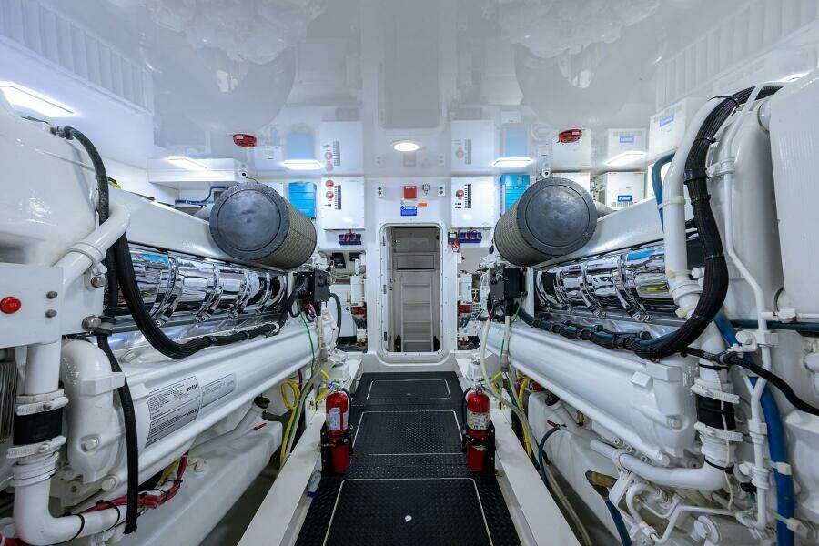 Viking 82 BLU FROG - Engine Room