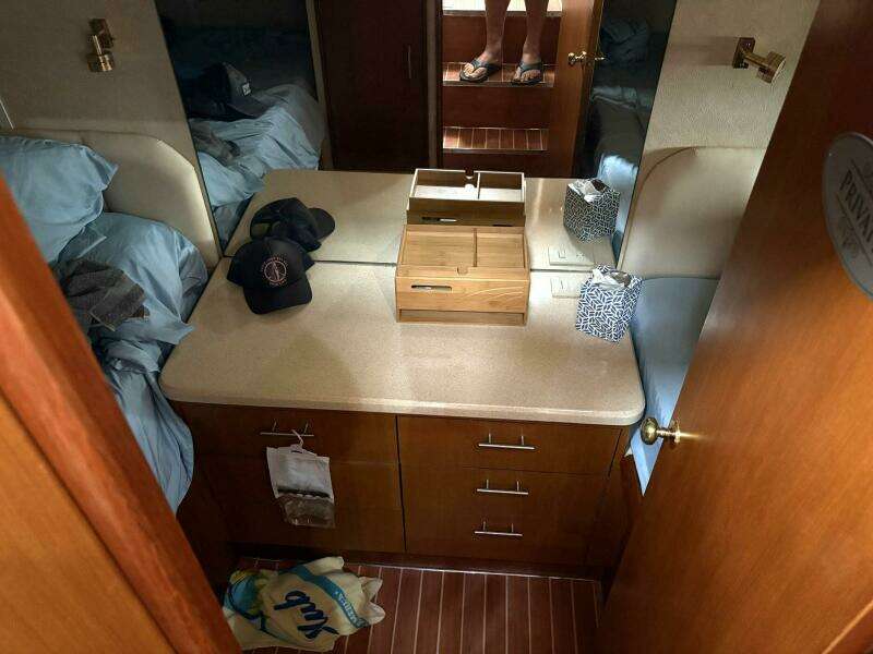 2001 Ocean Yachts 40 Express Bridge