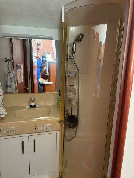 2001 Ocean Yachts 40 Express Bridge