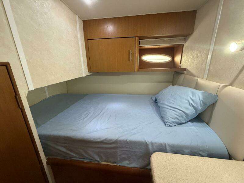 2001 Ocean Yachts 40 Express Bridge