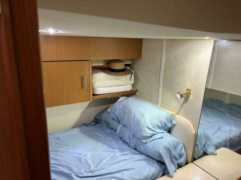 2001 Ocean Yachts 40 Express Bridge