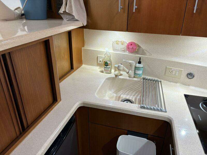 2001 Ocean Yachts 40 Express Bridge