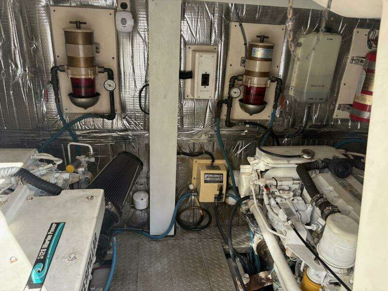 2001 Ocean Yachts 40 Express Bridge