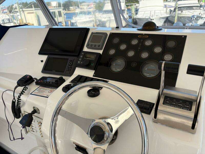 2001 Ocean Yachts 40 Express Bridge