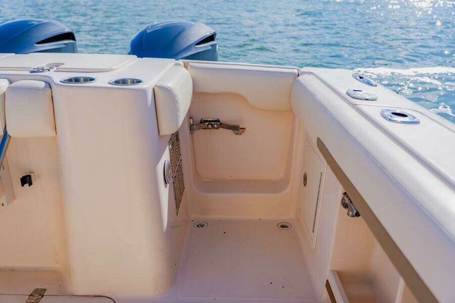 2013 Grady-White 335 Freedom