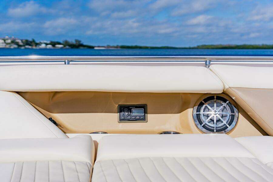 2013 Grady-White 335 Freedom