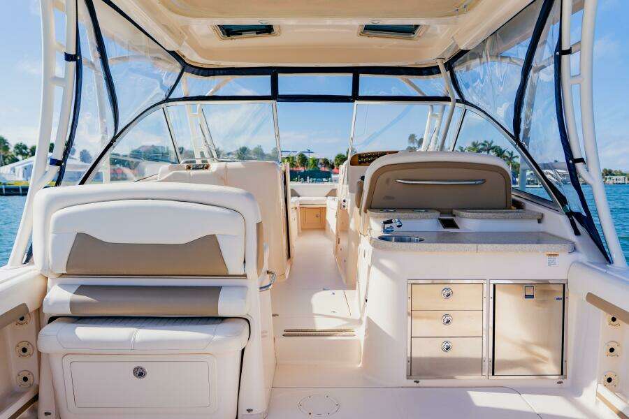 2013 Grady-White 335 Freedom