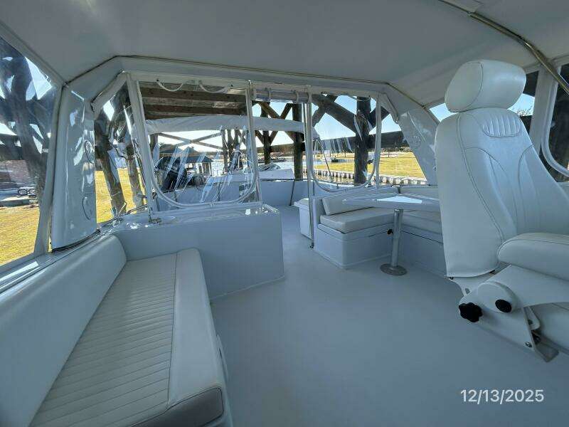 60' Jefferson flybridge aft1