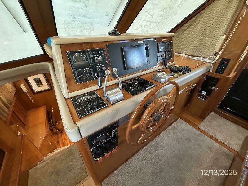 60' Jefferson pilothouse helm2