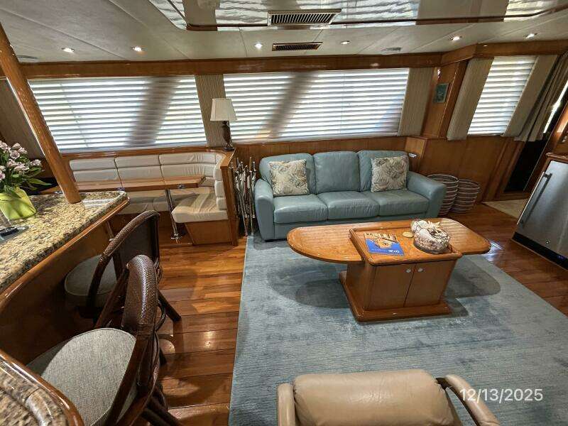 60' Jefferson salon port