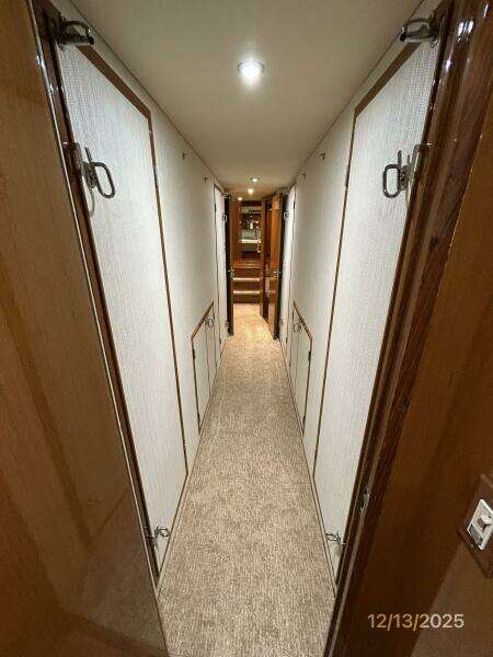 60' Jefferson companionway forward