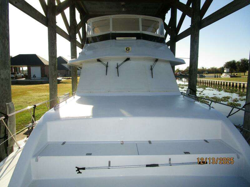60' Jefferson foredeck aft